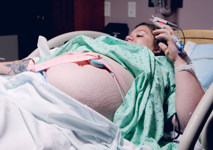 pregnant women in the hospital bed